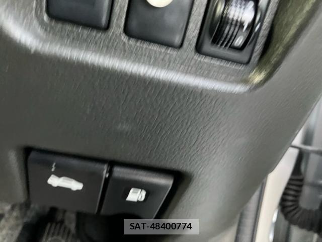 Nissan CUBE 2013-08 7216785-12