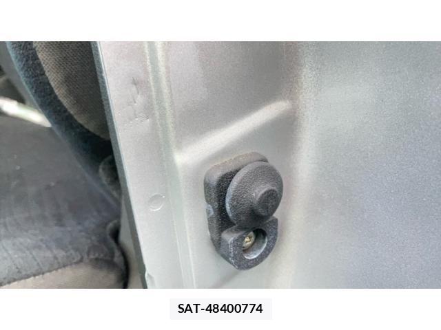 Nissan CUBE 2013-08 7216785-19