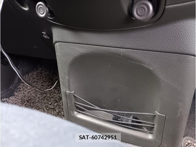 Nissan CUBE 2011-06 7250325-15
