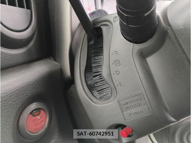 Nissan CUBE 2011-06 7250325-16
