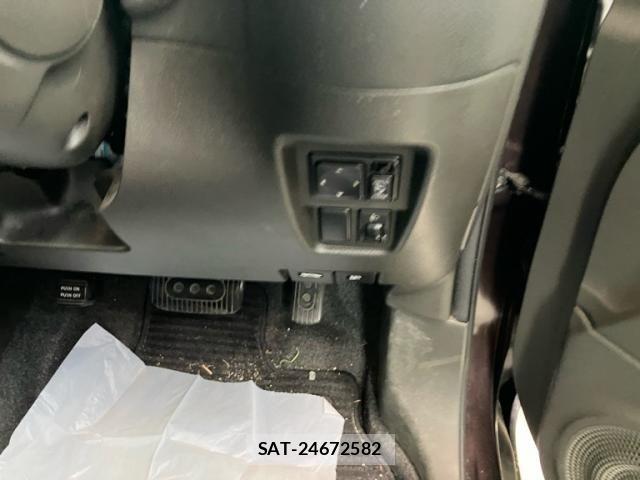 Nissan CUBE 2012-02 7357357-10