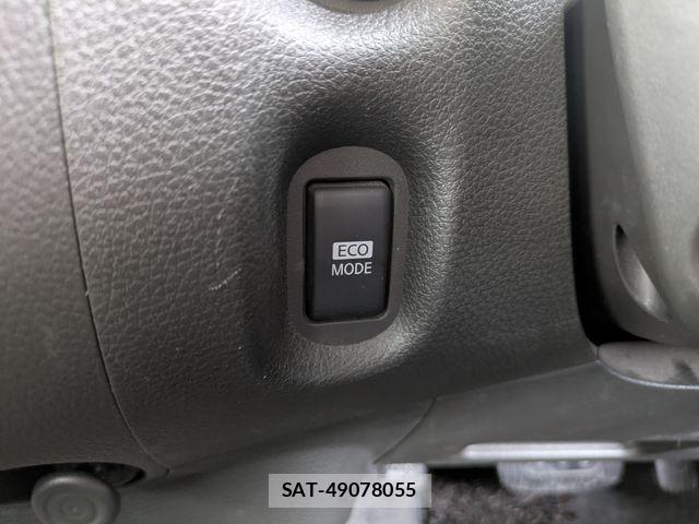 Nissan CUBE 2013-05 7615907-27