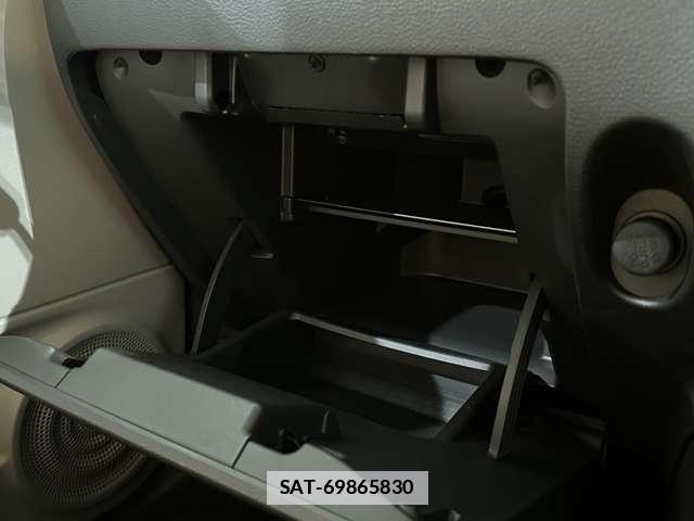 Nissan CUBE 2013-07 7783945-23
