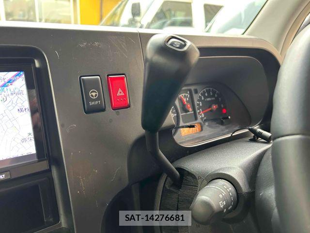 Nissan CUBE 2005-03 7961067-19