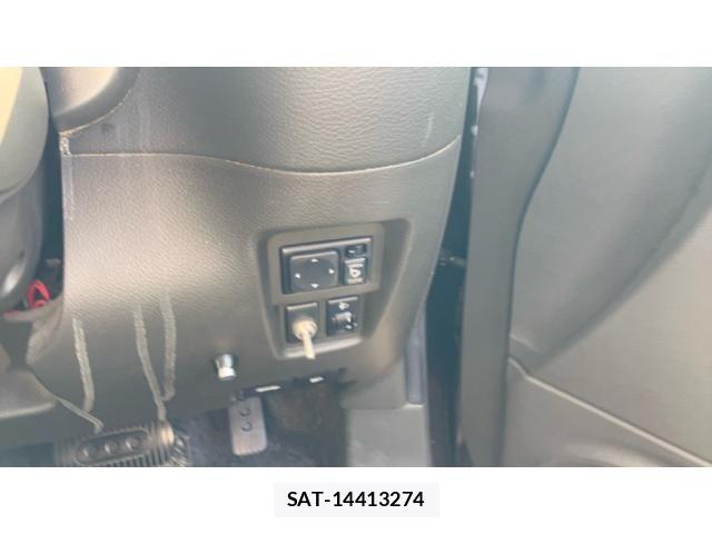 Nissan CUBE 2012-06 8207092-12