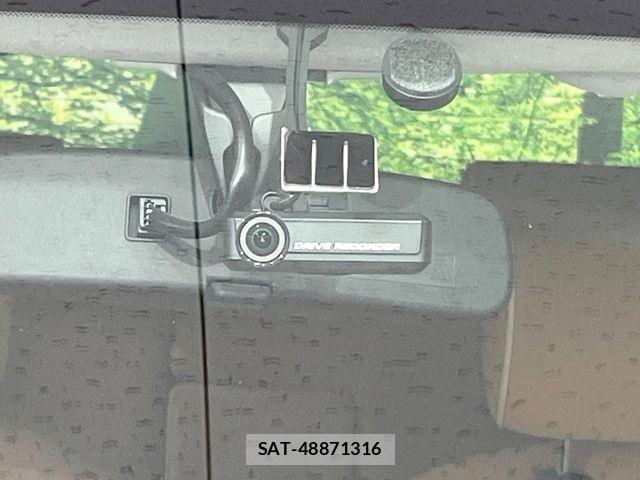 Nissan CUBE 2017-07 8207090-4