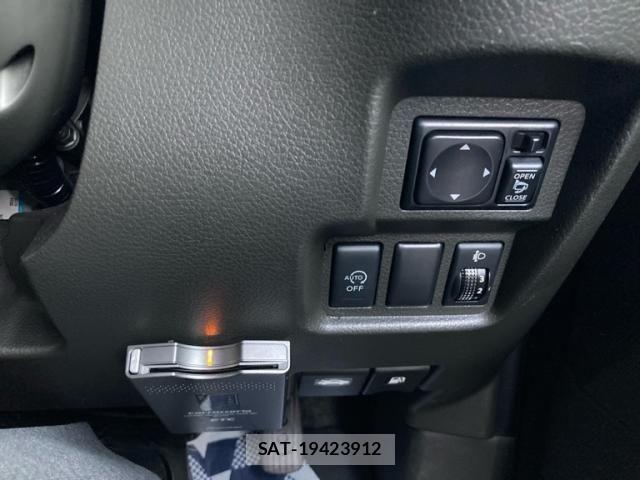 Nissan CUBE 2013-09 8229452-13