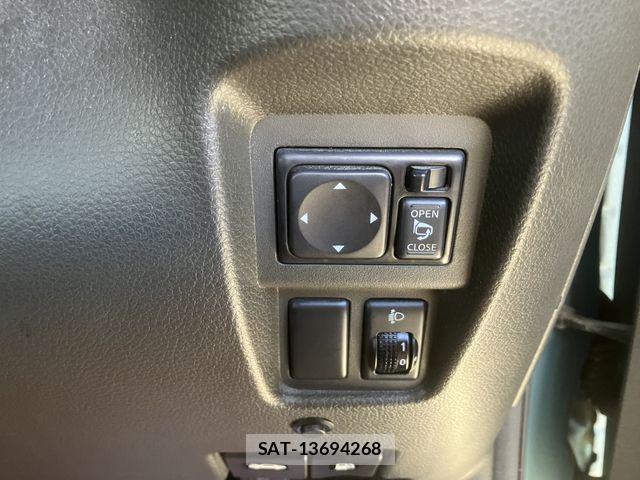 Nissan CUBE 2012-05 8244946-23