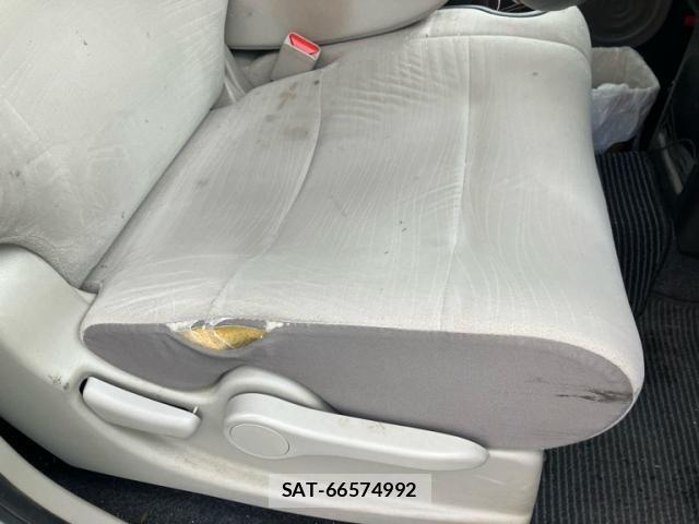 Nissan CUBE 2012-06 8244947-14