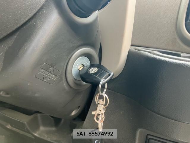 Nissan CUBE 2012-06 8244947-15