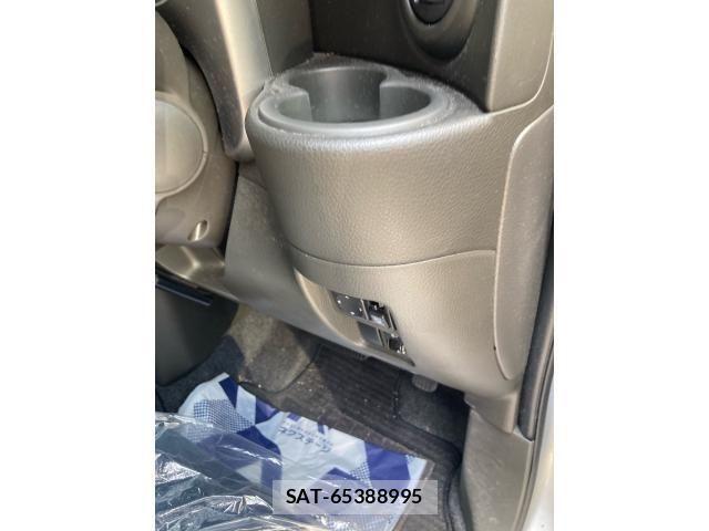 Nissan CUBE 2011-10 8335418-13