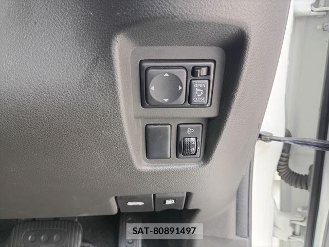 Nissan CUBE 2012-01 8365340-25