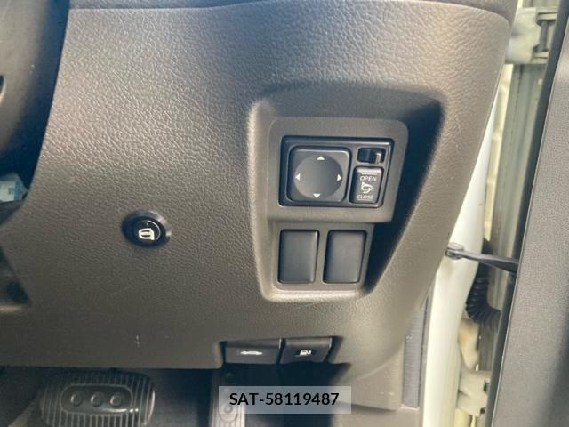 Nissan CUBE 2009-05 8365348-16