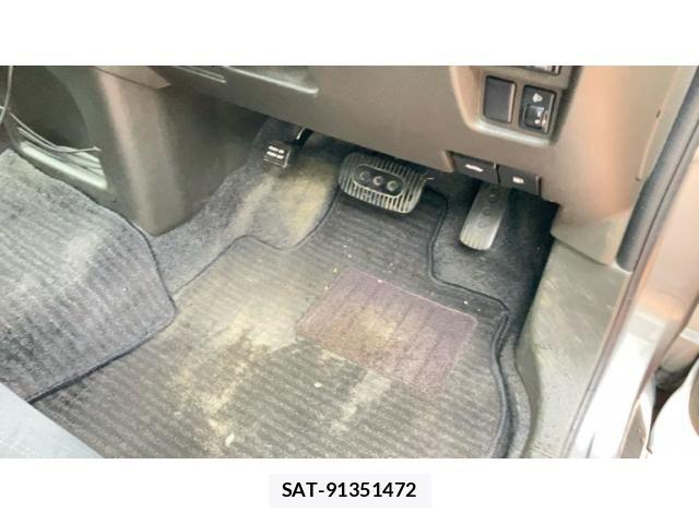 Nissan CUBE 2010-05 8658605-21