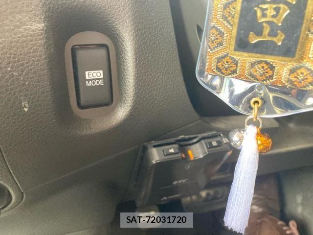 Nissan CUBE 2012-10 8741473-19