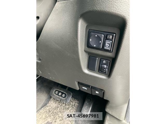 Nissan CUBE 2010-11 8741487-17
