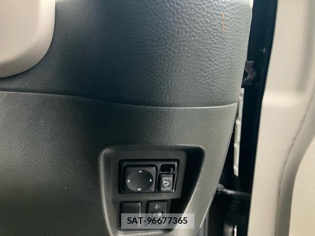 Nissan CUBE 2012-07 8741485-11