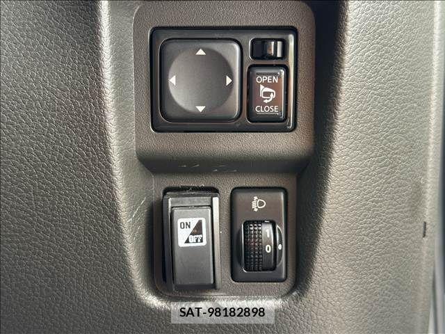 Nissan CUBE 2010-01 8741472-12