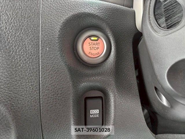 Nissan CUBE 2013-04 3371650-29