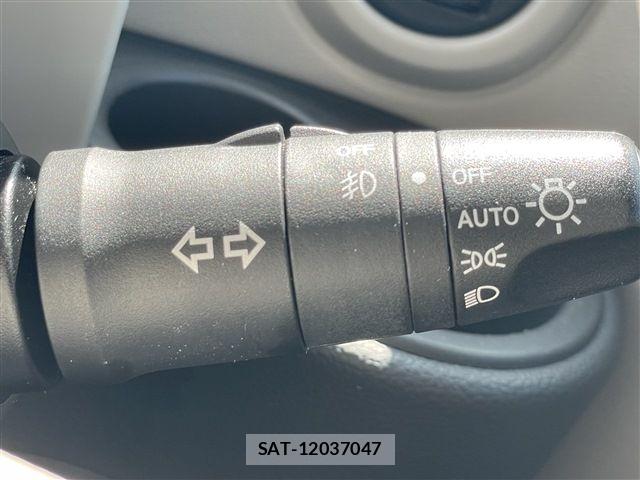 Nissan CUBE 2011-12 8795664-29