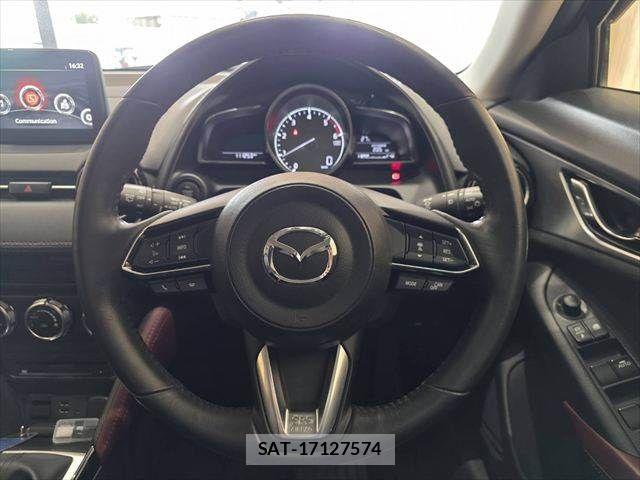 Mazda CX-3 2017-09 7216802-11