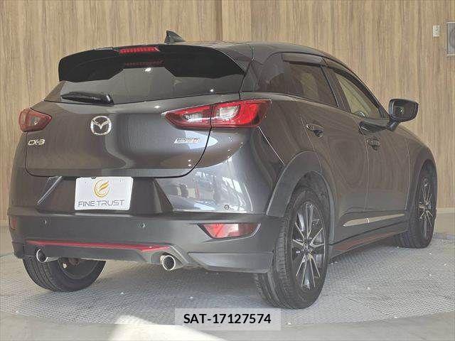 Mazda CX-3 2017-09 7216802-18
