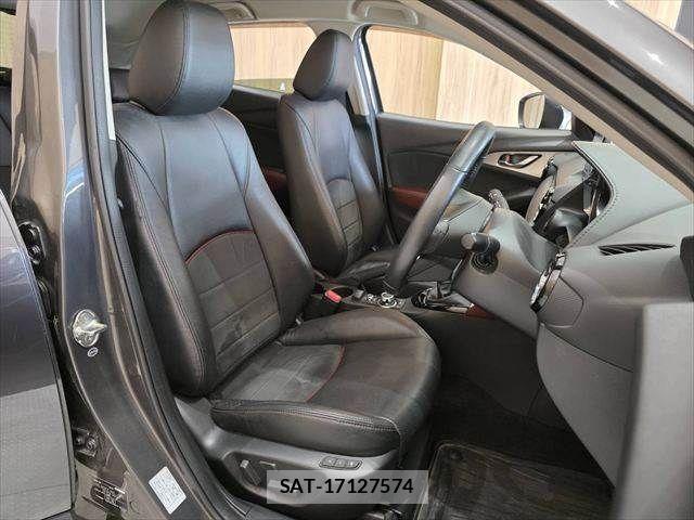 Mazda CX-3 2017-09 7216802-8