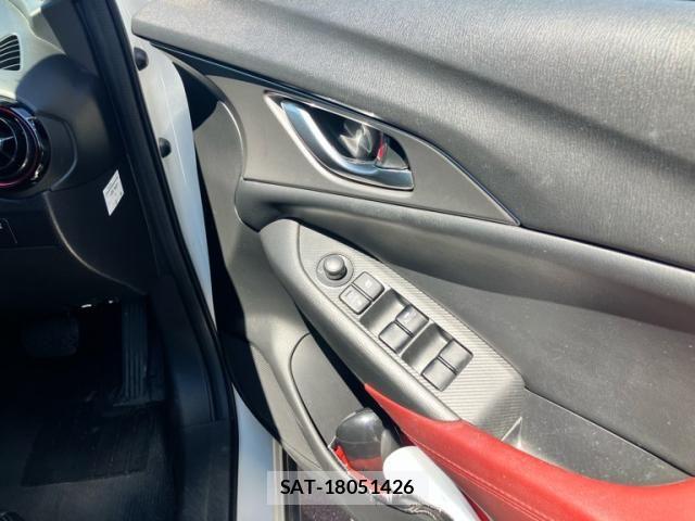 Mazda CX-3 2017-08 7216797-10