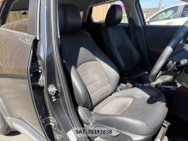 Mazda CX-3 2016-03 8207102-10