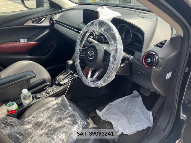 Mazda CX-3 2018-03 8207108-16