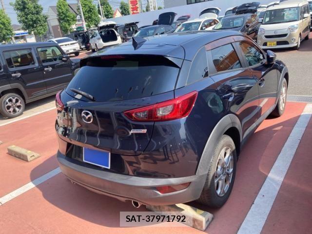 Mazda CX-3 2015-09 8335433-4