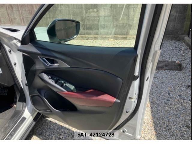Mazda CX-3 2016-06 8371567-7