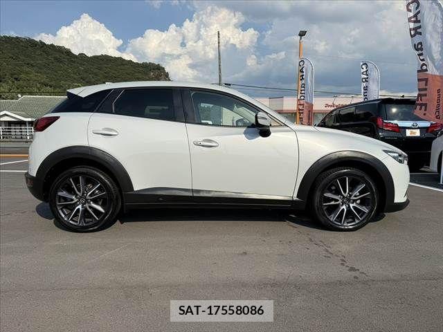 Mazda CX-3 2017-03 8561600-11