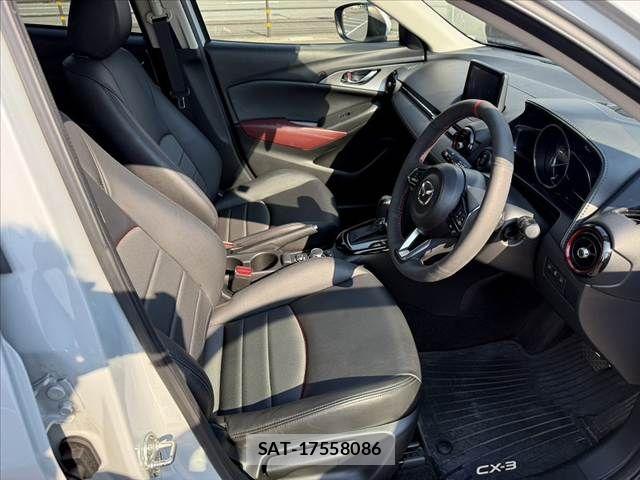 Mazda CX-3 2017-03 8561600-15