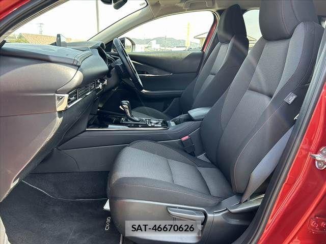 Mazda CX-30 2022-09 4752424-16