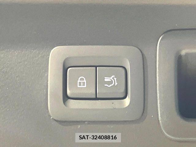 Mazda CX-30 2023-07 6751152-5