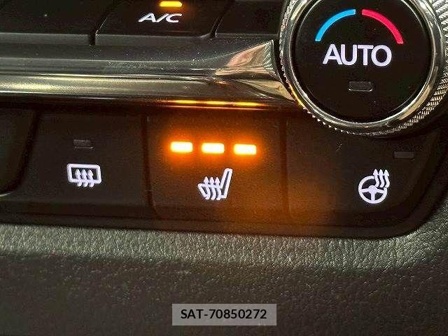 Mazda CX-30 2020-01 6814460-13