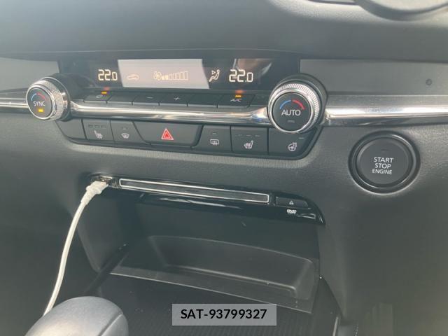 Mazda CX-30 2019-09 7058115-16
