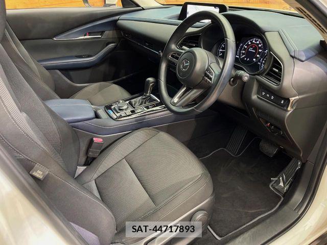 Mazda CX-30 2021-05 7216840-9