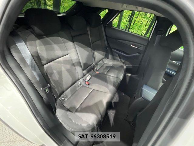Mazda CX-30 2023-04 7250358-9