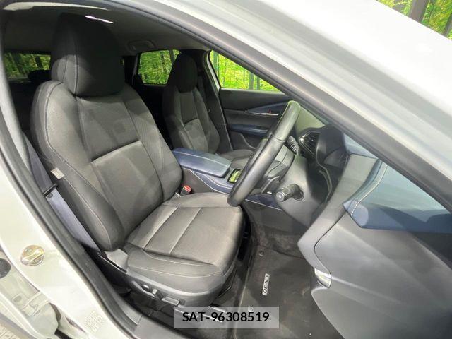 Mazda CX-30 2023-04 7250358-8