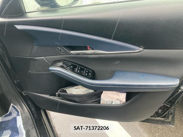 Mazda CX-30 2020-01 7615955-14
