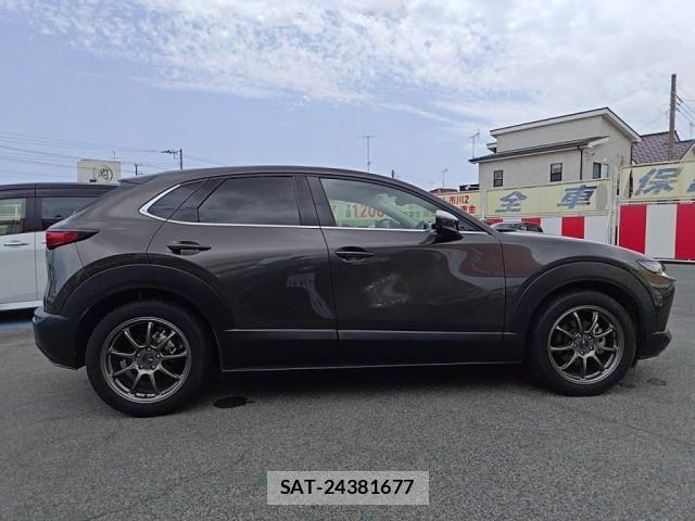Mazda CX-30 2020-11 8207119-11