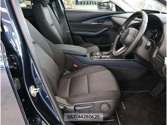 Mazda CX-30 2021-07 8207120-14