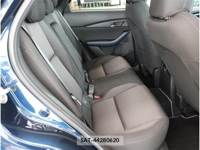 Mazda CX-30 2021-07 8207120-15