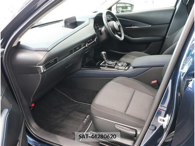 Mazda CX-30 2021-07 8207120-16