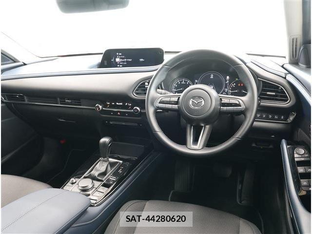 Mazda CX-30 2021-07 8207120-1
