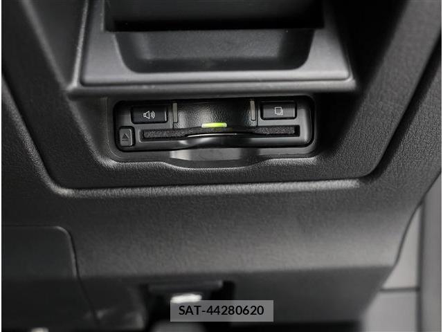 Mazda CX-30 2021-07 8207120-4