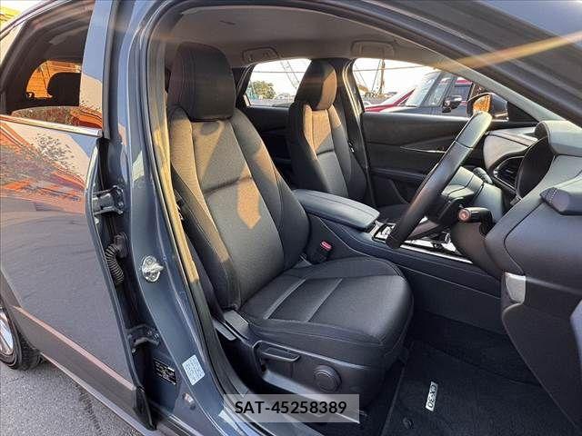 Mazda CX-30 2020-04 8207123-15