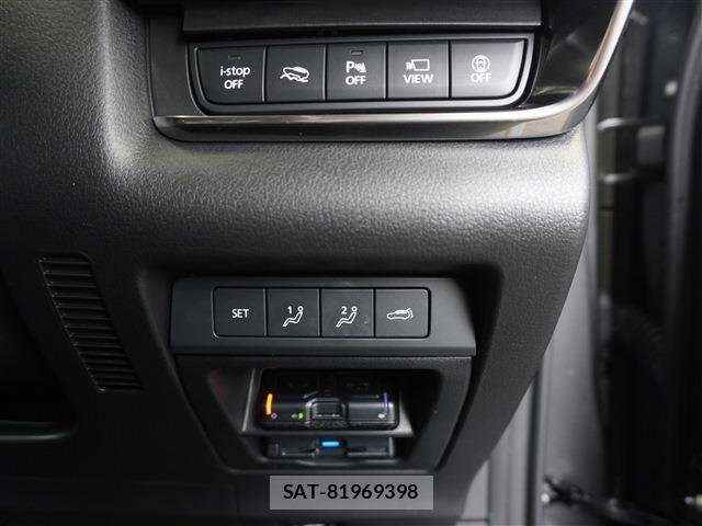 Mazda CX-30 2023-05 8207113-16